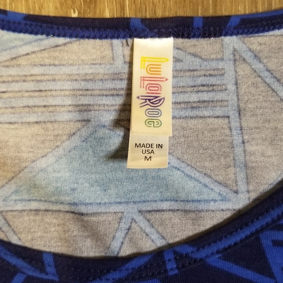 LuLaRoe Classic Tee Medium NWT - Picture 4 of 4